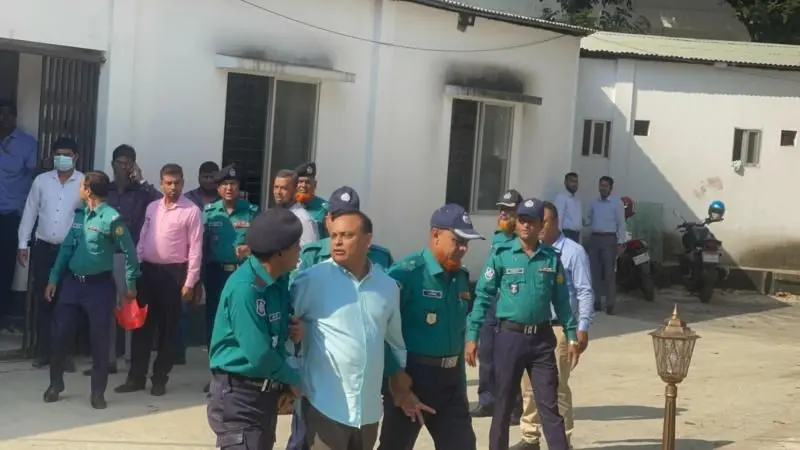 টক অফ দ্য কোর্ট! প্রধান প্রসিকিউটরের মন্তব্যে আন্তর্জাতিক অপরাধ ট্রাইব্যুনালে উত্তেজনা: ‘চুপ থাকুন, আপনাকেও আসামি করা হতে পারে’