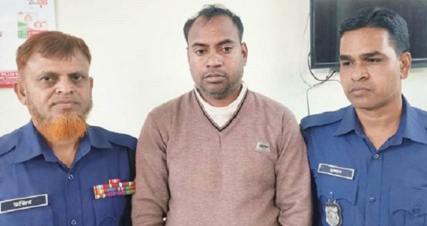 চাঁপাইনবাবগঞ্জে বোমা বিস্ফোরণকাণ্ডের প্রধান অভিযুক্ত জামায়াত কর্মী গ্রেপ্তার