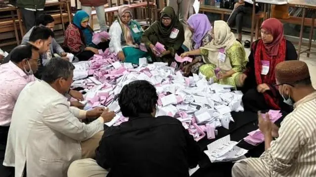 ভোটের আসল চিত্র: ৭০ আসনের ৪০% অনিয়ম পেয়েছে টিআইবি