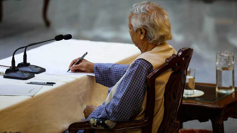 ড. ইউনূসের দেশ বিক্রির খতিয়ান: এনডিএ থেকে এলএনজি, বিমান-জাহাজ ক্রয়ে কোটি কোটি ডলারের লেনদেন