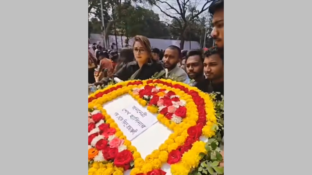 শহীদ মিনারে শেখ হাসিনার পক্ষে শ্রদ্ধাঞ্জলি, বাধাহীনভাবে পুষ্পস্তবক অর্পণ