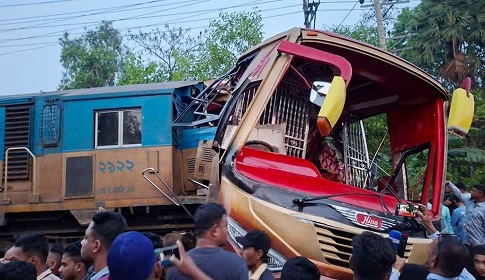 গত ১০ দিনে সড়কে ঝরল ২৭৪ প্রাণ; দায় কার?