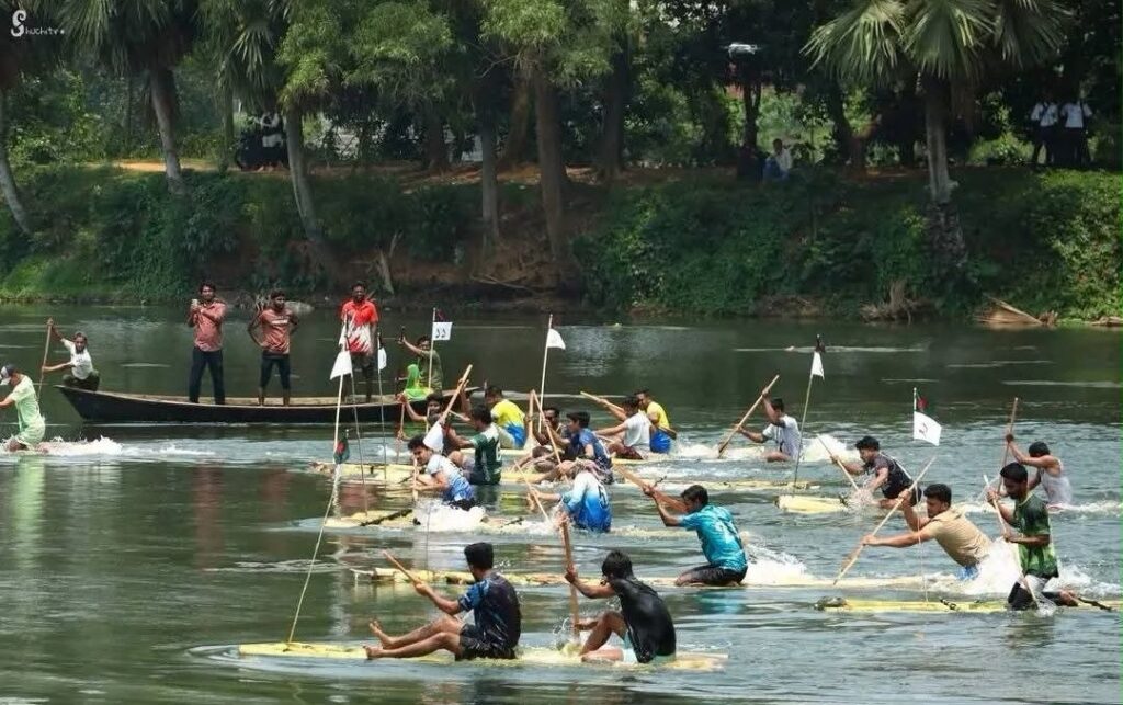 জাবিতে বর্ণিল ‘ভেলা বাইচ’: বিজয়ী পেলেন রাজহাঁস