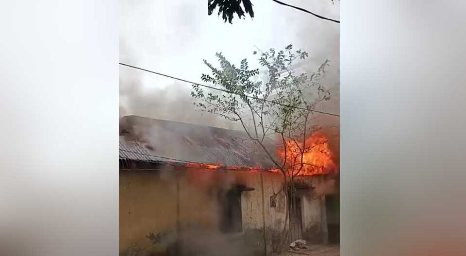 হিন্দু দুই আওয়ামী লীগ নেতার বাড়ি আগুন, আহত ৩