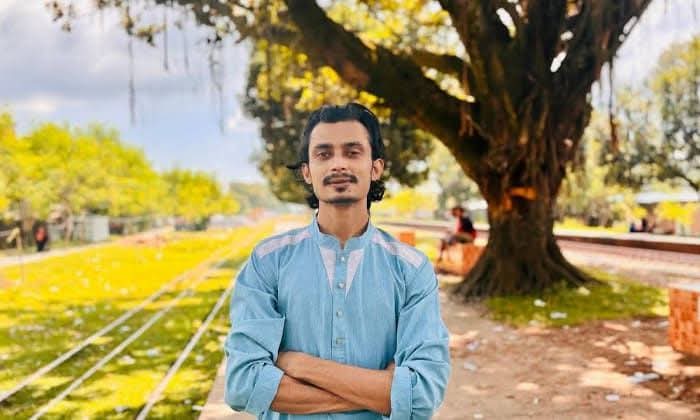 স্ত্রীর অসুস্থতায় বাড়ি ফিরে গ্রেফতার ছাত্রলীগ নেতা
