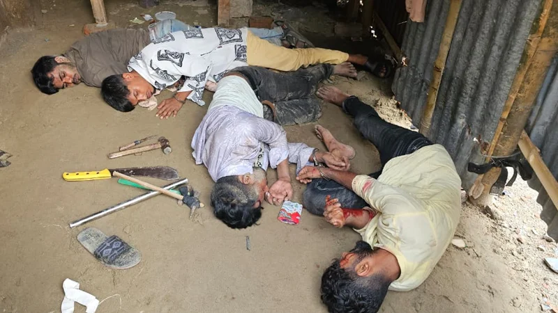 সকালে বিকাশ এজেন্টকে কুপিয়ে লুট, বিকেলে ধরতে গিয়ে ওসিসহ ২ পুলিশকে কোপাল ছিনতাইকারীরা