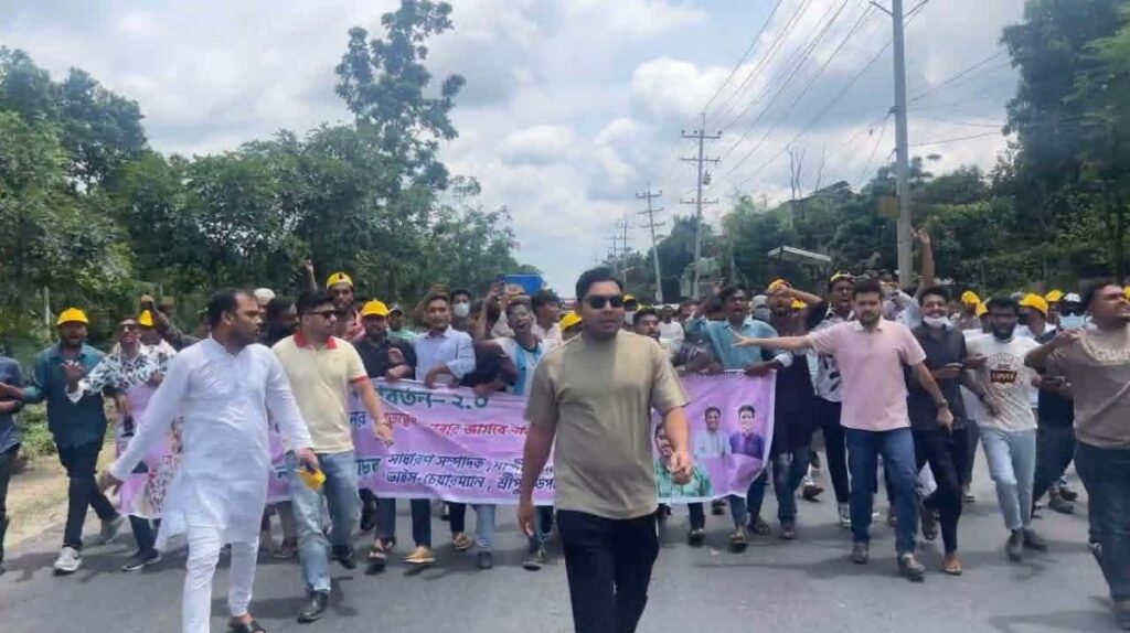 ভাওয়াল জাতীয় উদ্যান থেকে রাজেন্দ্রপুর বাজার: ‘জয় বাংলা’ স্লোগানে প্রকম্পিত গাজীপুরের রাজপথ, ওসি বললেন ‘ফুটেজ দেখে ধরবো’