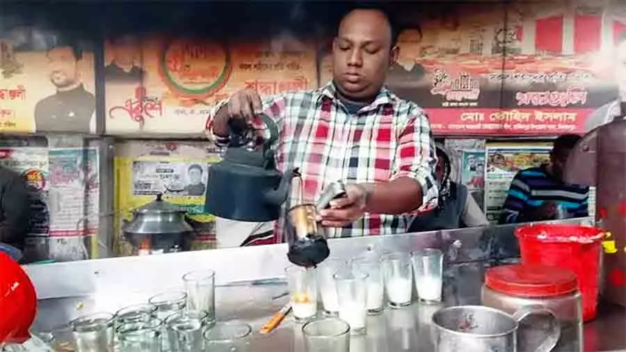 হোটেলের লাখ লাখ টাকার পর এবার চা দোকানের ২৫ হাজার টাকা বকেয়া এনসিপির দুই নেতার