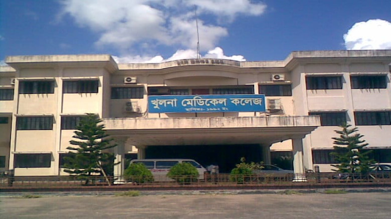 খুমেকে বিভাগীয় প্রধানের সামনেই প্রশিক্ষণার্থী চিকিৎসককে মারধর: ক্লাসে ফিরতে নিরাপত্তা চাইলেন প্রশিক্ষণার্থী