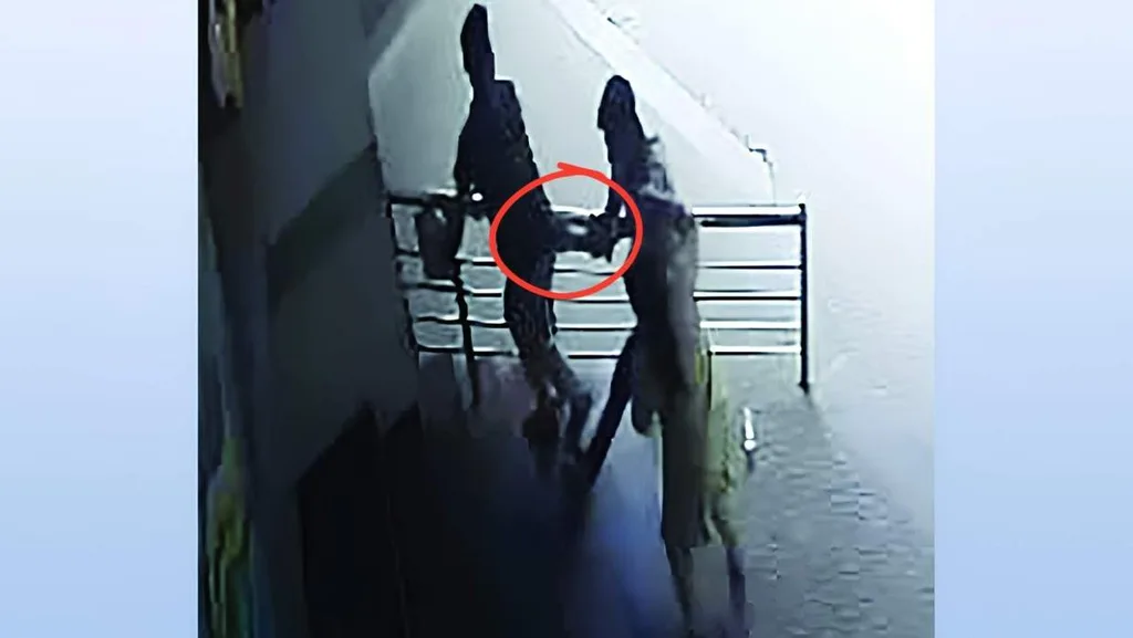 মালিক সমিতির নেতাকে ফাঁসাতে অভিনব চাল: ব্যবসায়ীর পকেটে ইয়াবা দিয়ে পুলিশে সোপর্দ