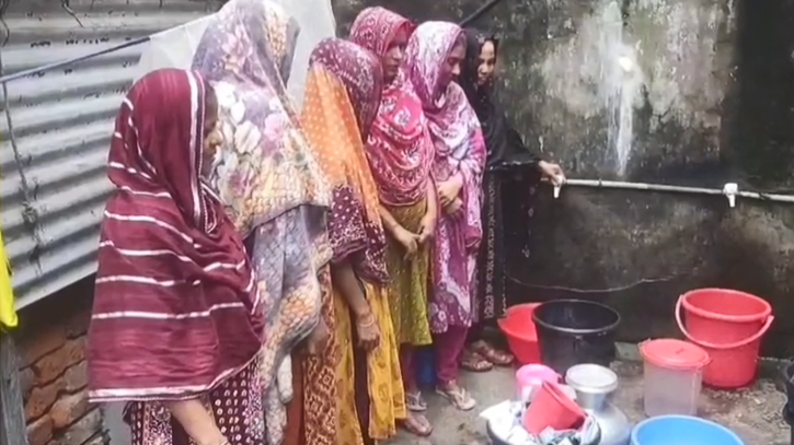 ‘পানি না পেলেও গুনতে হচ্ছে বিল’:রূপগঞ্জে টানা দুই মাস পানিশূন্য জীবন,চরম হাহাকার