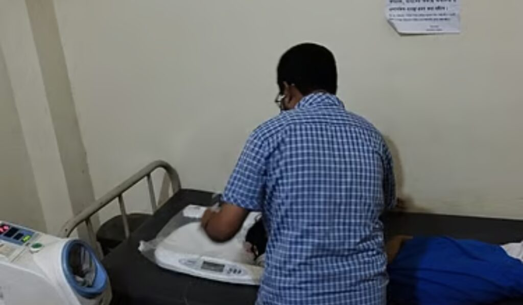 হাতিয়ার বিদ্যালয়ের শ্রেণিকক্ষে হঠাৎ অচেতন ১৮ শিক্ষার্থী, ১৩ জনকে হাসপাতালে ভর্তি